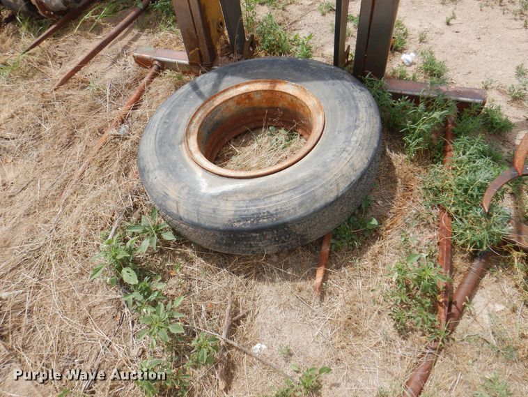 image for item DK8084 80"W bale grapple