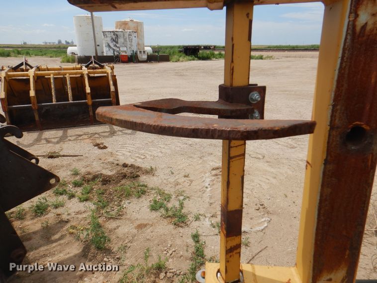 image for item DK8085 80"W bale grapple