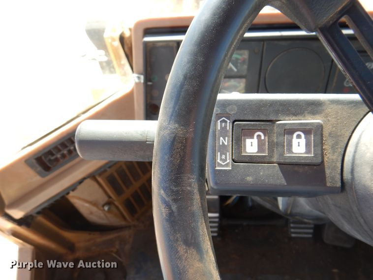 image for item DK8088 1998 Caterpillar 924F  wheel loader