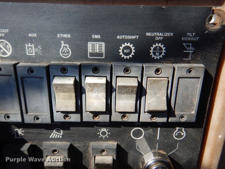 image for item DK8088 1998 Caterpillar 924F  wheel loader