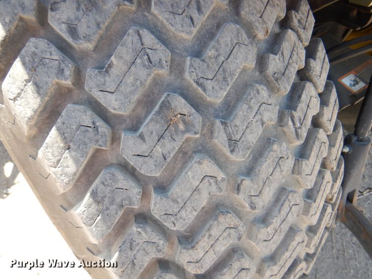 image for item DK8095 1999 John Deere 4300  tractor