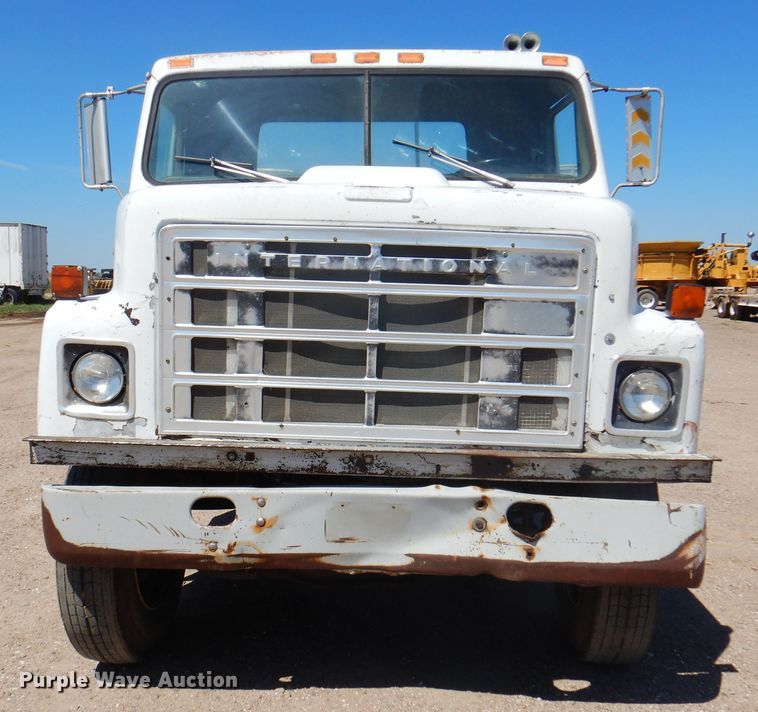 image for item DK8098 1984 International G2275  semi truck