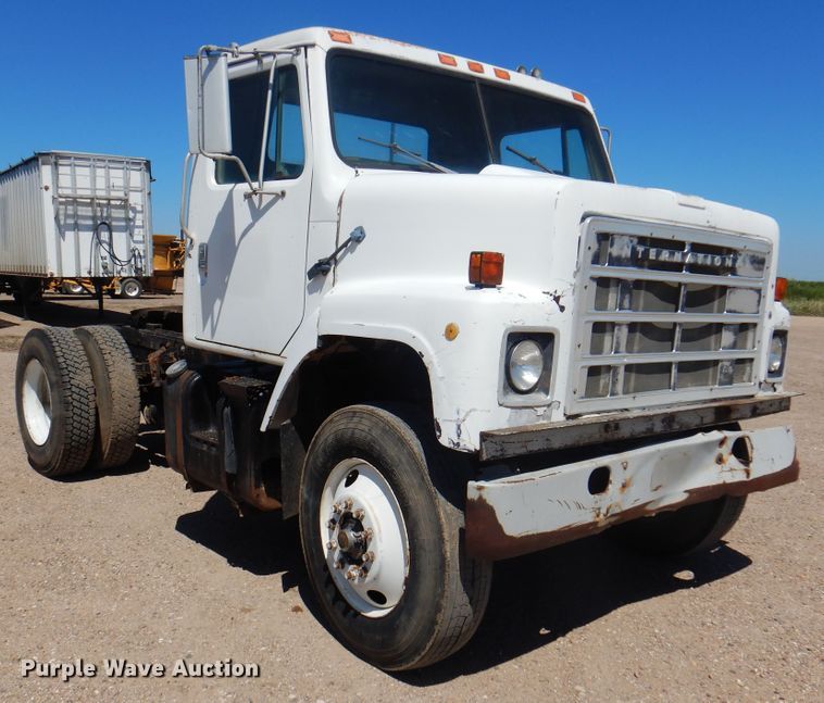 image for item DK8098 1984 International G2275  semi truck