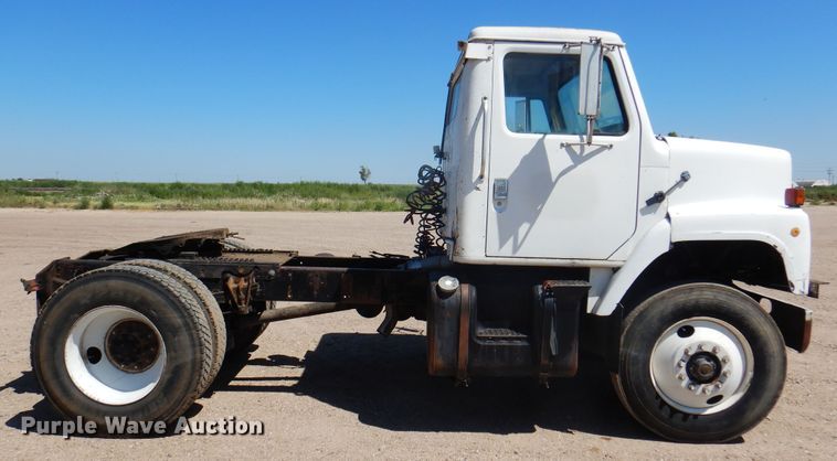 image for item DK8098 1984 International G2275  semi truck