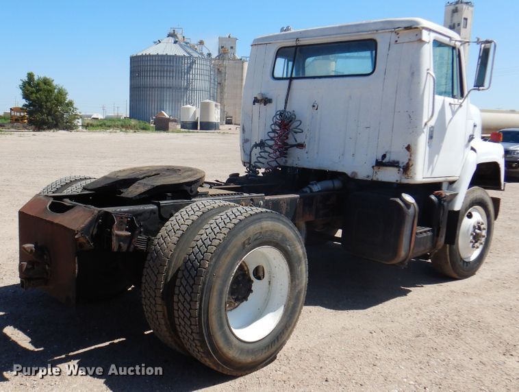 image for item DK8098 1984 International G2275  semi truck