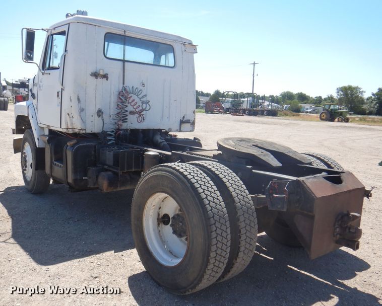 image for item DK8098 1984 International G2275  semi truck