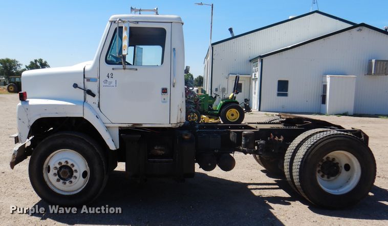 image for item DK8098 1984 International G2275  semi truck