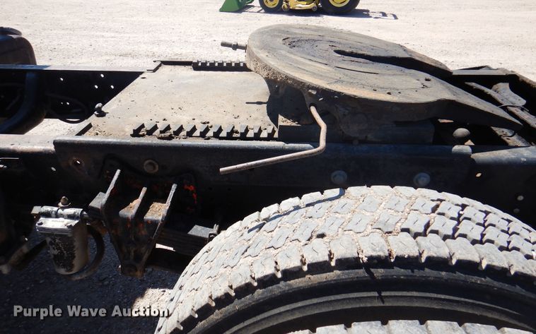 image for item DK8098 1984 International G2275  semi truck