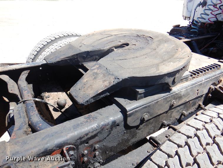 image for item DK8098 1984 International G2275  semi truck