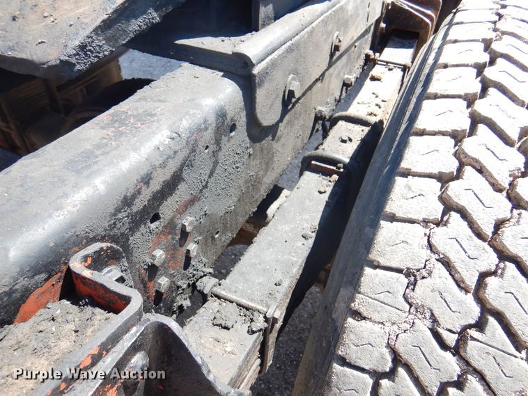 image for item DK8098 1984 International G2275  semi truck