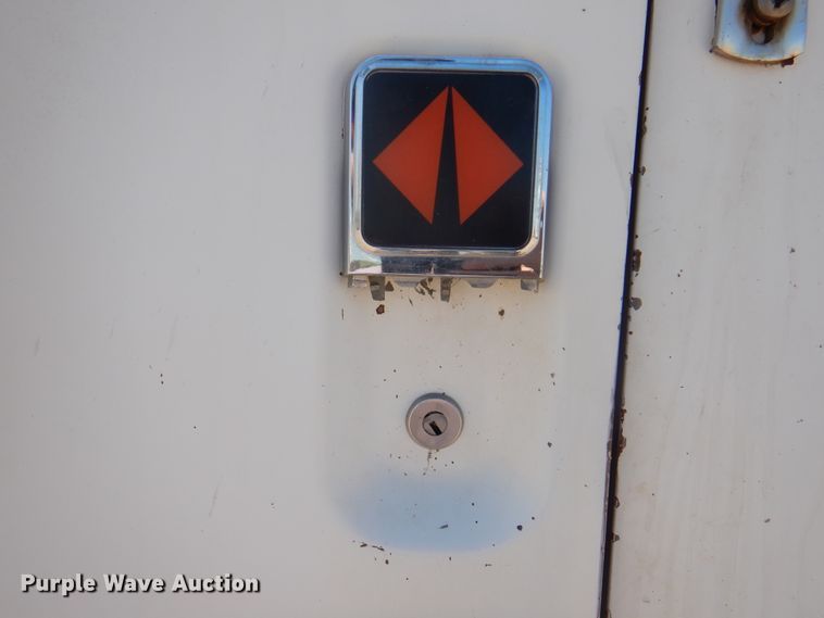 image for item DK8098 1984 International G2275  semi truck