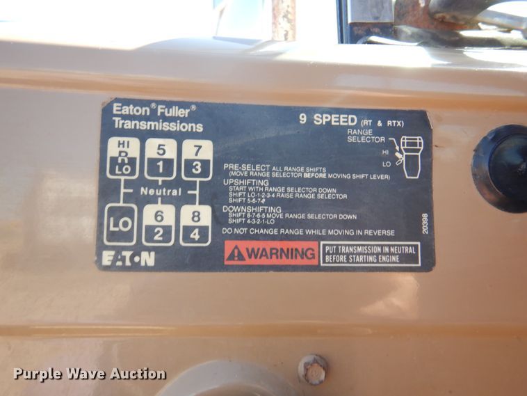 image for item DK8098 1984 International G2275  semi truck