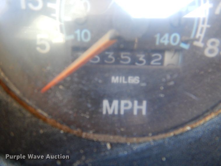 image for item DK8098 1984 International G2275  semi truck