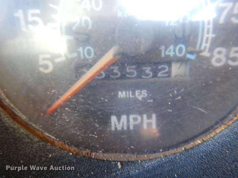 image for item DK8098 1984 International G2275  semi truck