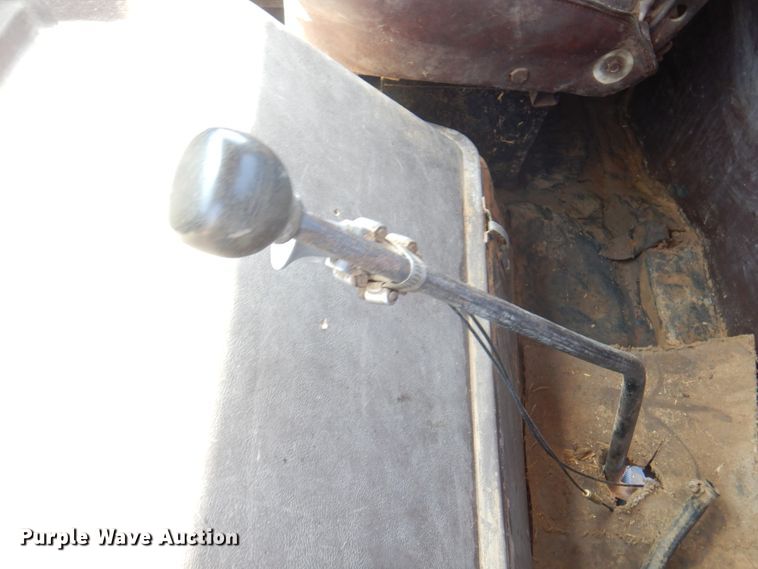 image for item DK8098 1984 International G2275  semi truck