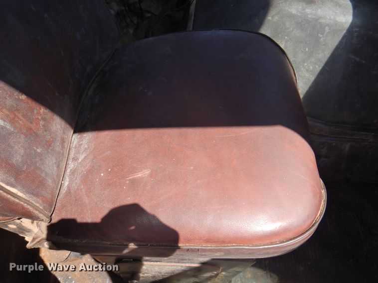 image for item DK8098 1984 International G2275  semi truck