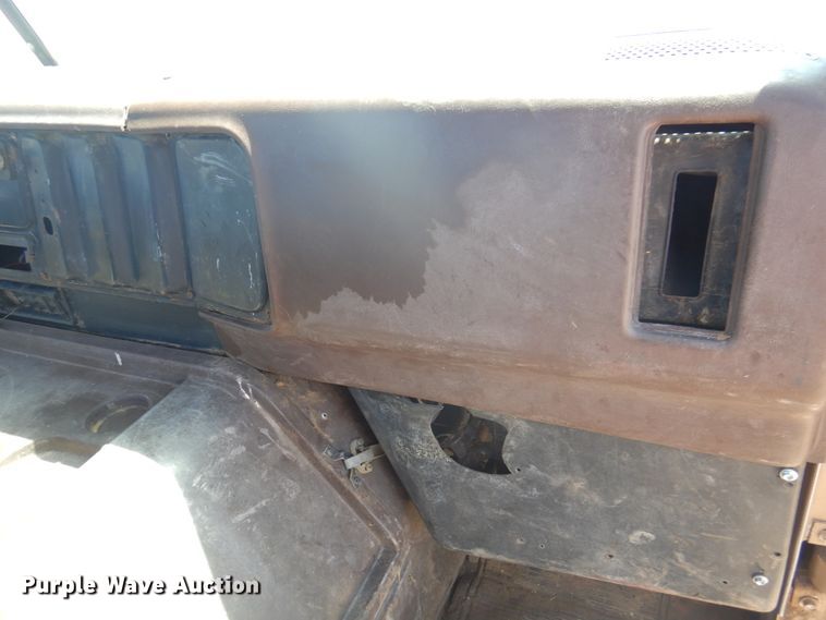 image for item DK8098 1984 International G2275  semi truck