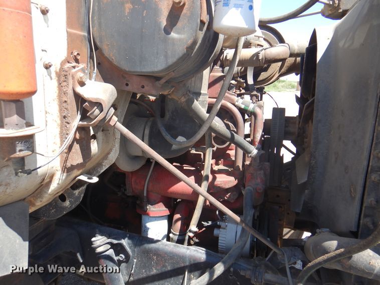 image for item DK8098 1984 International G2275  semi truck