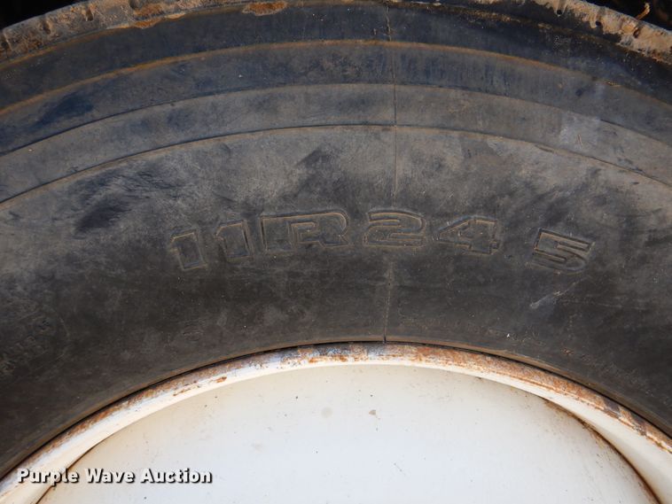 image for item DK8098 1984 International G2275  semi truck