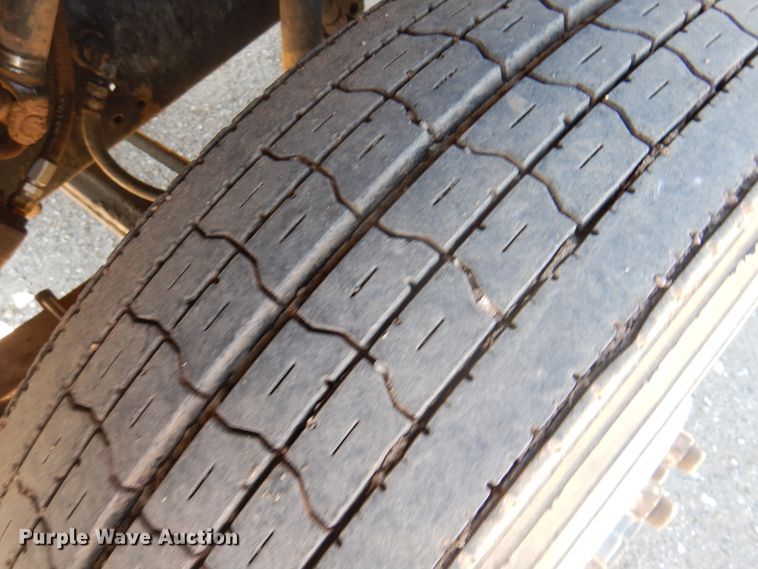 image for item DK8098 1984 International G2275  semi truck