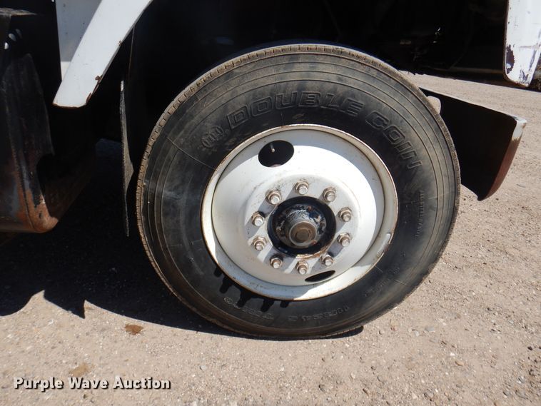 image for item DK8098 1984 International G2275  semi truck