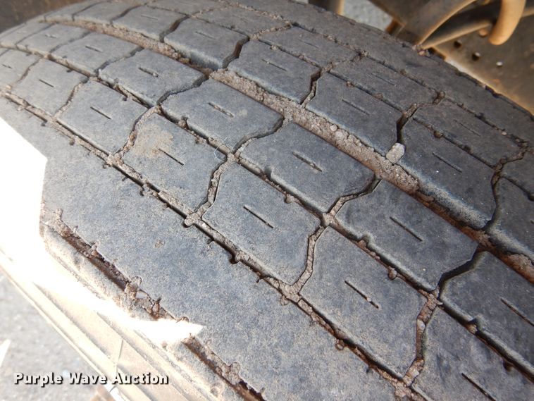 image for item DK8098 1984 International G2275  semi truck