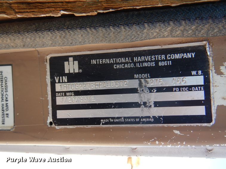 image for item DK8098 1984 International G2275  semi truck