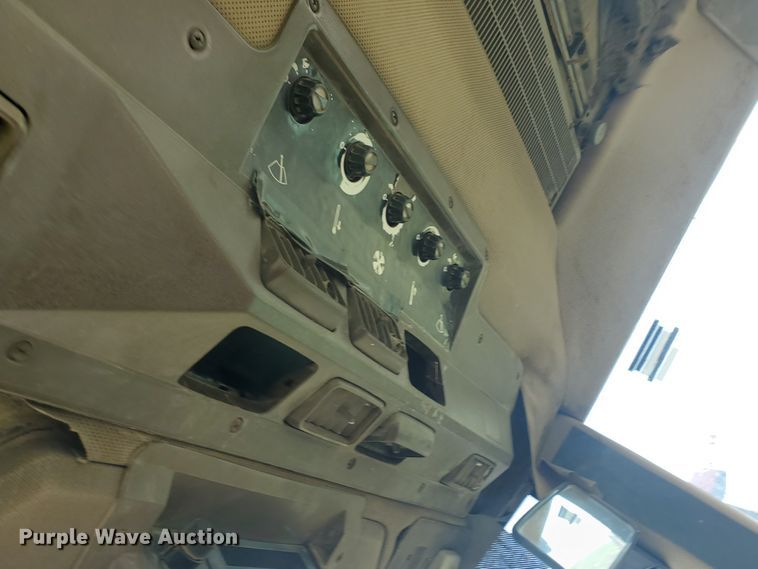 image for item JM9646 1990 John Deere 4955  MFWD tractor