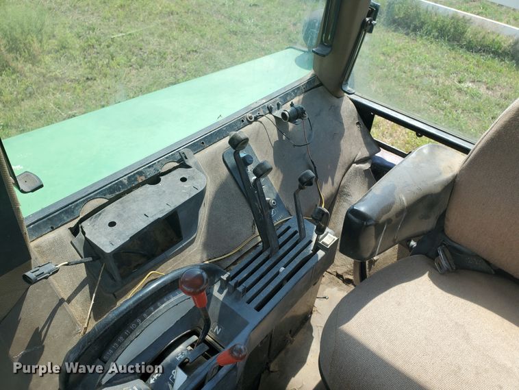 image for item JM9646 1990 John Deere 4955  MFWD tractor