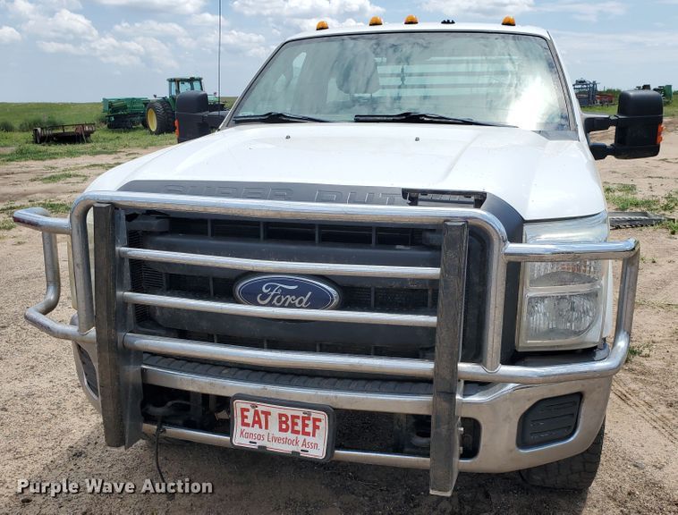 image for item JM9649 2015 Ford F350 Super Duty  bale bed pickup truck