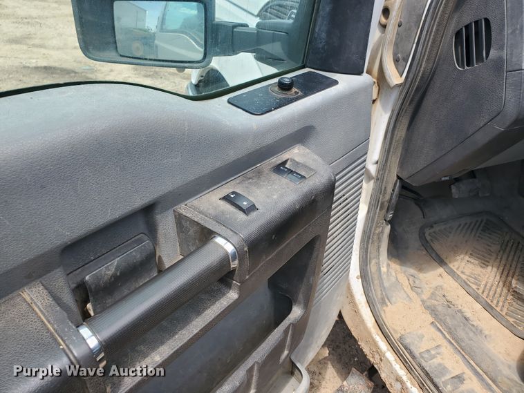 image for item JM9649 2015 Ford F350 Super Duty  bale bed pickup truck