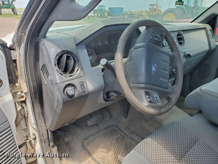 image for item JM9649 2015 Ford F350 Super Duty  bale bed pickup truck