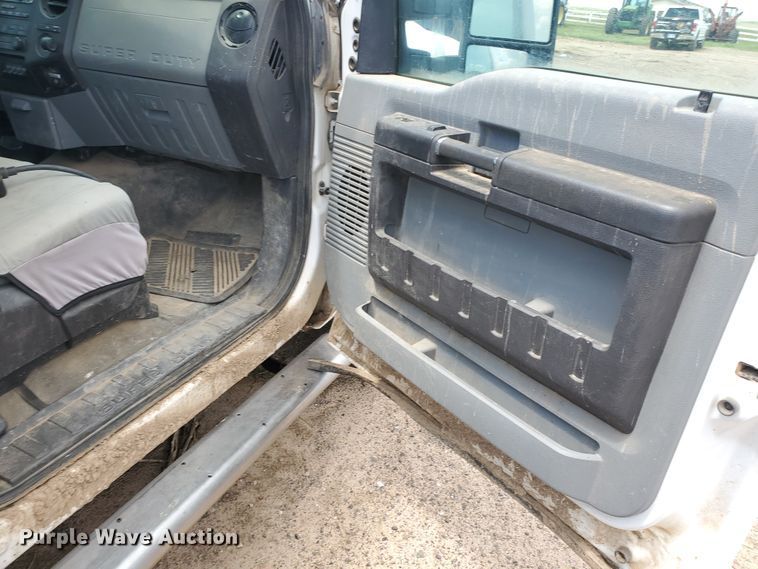 image for item JM9649 2015 Ford F350 Super Duty  bale bed pickup truck