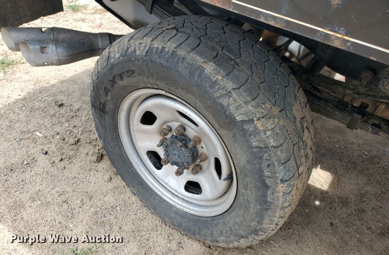 image for item JM9649 2015 Ford F350 Super Duty  bale bed pickup truck