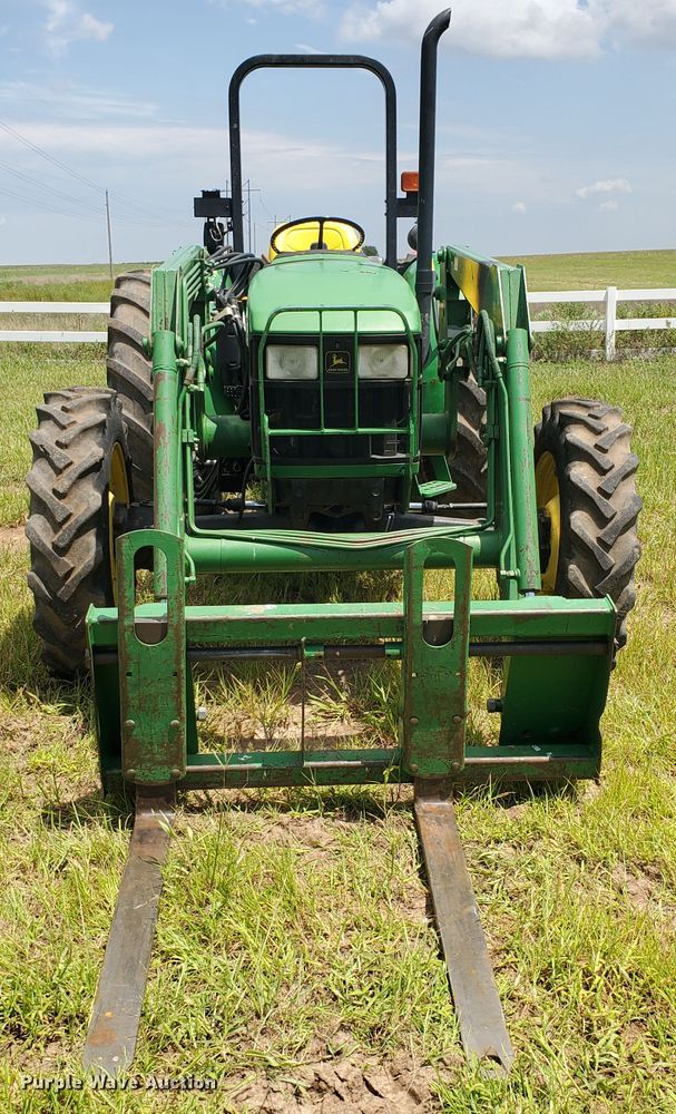 image for item JM9650 2001 John Deere 5205  MFWD tractor