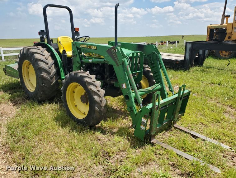 image for item JM9650 2001 John Deere 5205  MFWD tractor