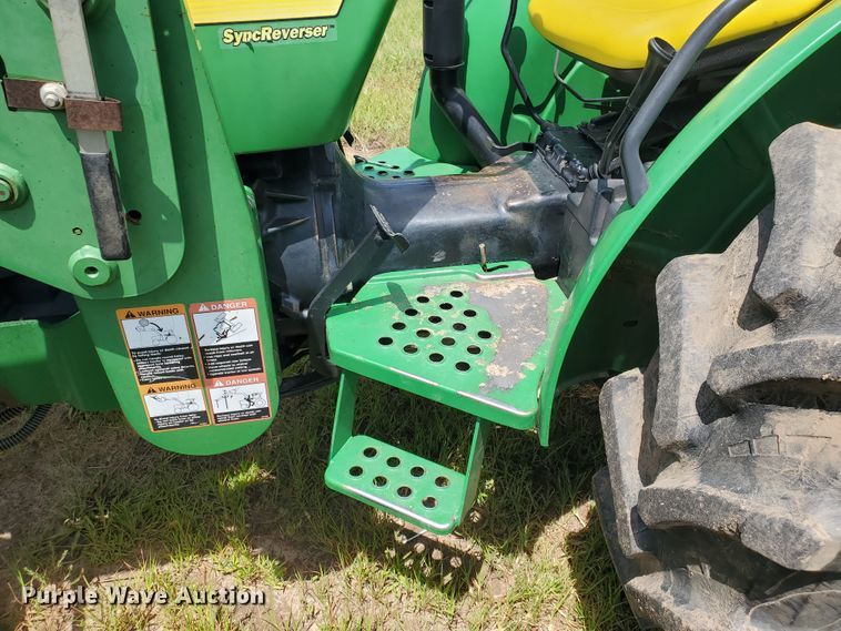 image for item JM9650 2001 John Deere 5205  MFWD tractor