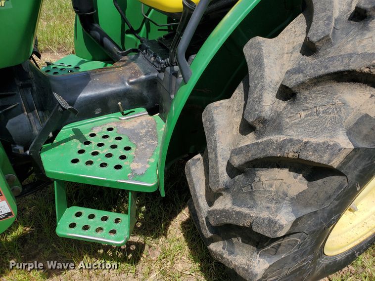 image for item JM9650 2001 John Deere 5205  MFWD tractor