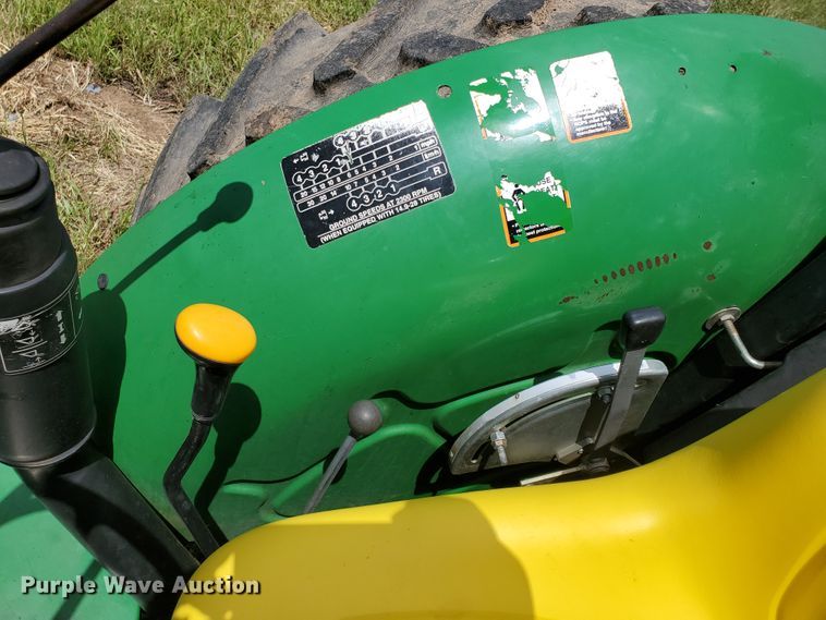 image for item JM9650 2001 John Deere 5205  MFWD tractor