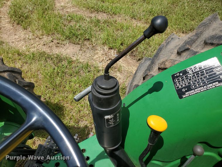 image for item JM9650 2001 John Deere 5205  MFWD tractor