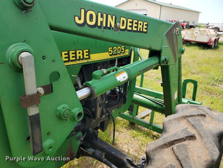 image for item JM9650 2001 John Deere 5205  MFWD tractor