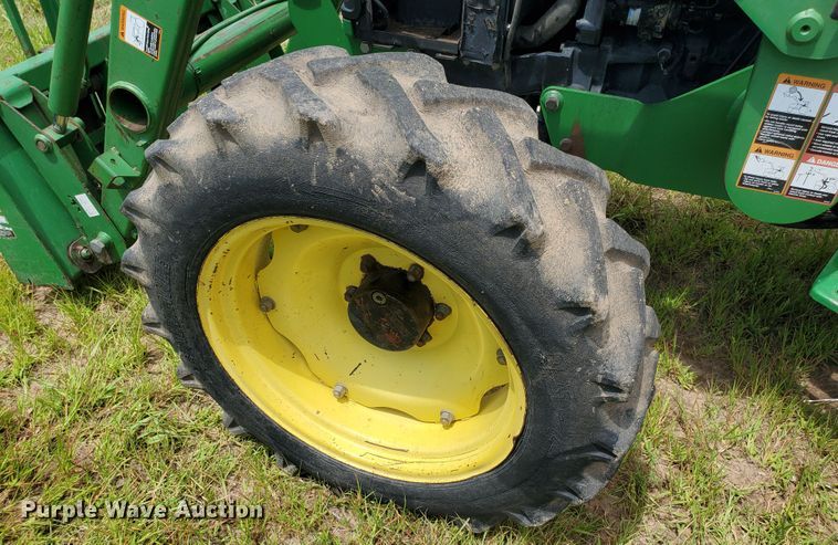 image for item JM9650 2001 John Deere 5205  MFWD tractor