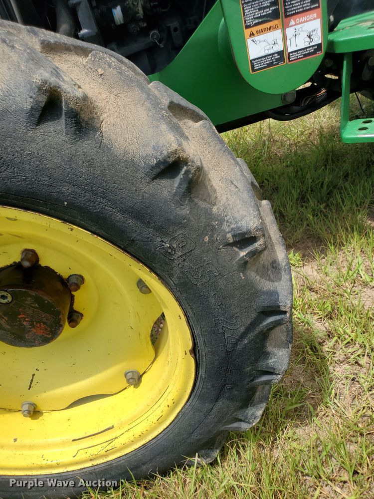 image for item JM9650 2001 John Deere 5205  MFWD tractor