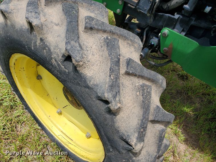 image for item JM9650 2001 John Deere 5205  MFWD tractor