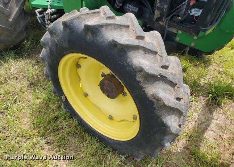 image for item JM9650 2001 John Deere 5205  MFWD tractor