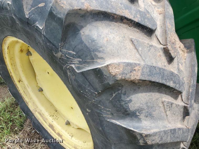 image for item JM9650 2001 John Deere 5205  MFWD tractor