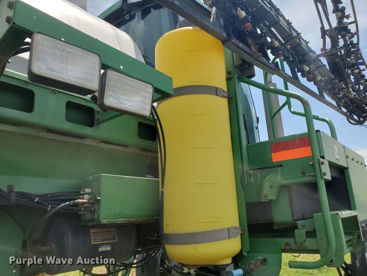 image for item JM9651 2001 John Deere 4710  sprayer