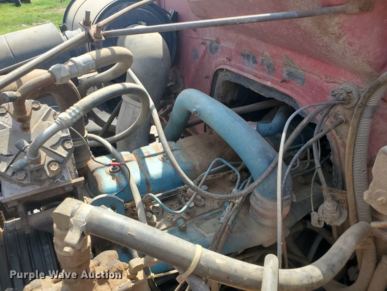 image for item JM9655 1980 International 1854  flatbed truck