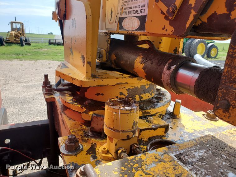 image for item JM9655 1980 International 1854  flatbed truck