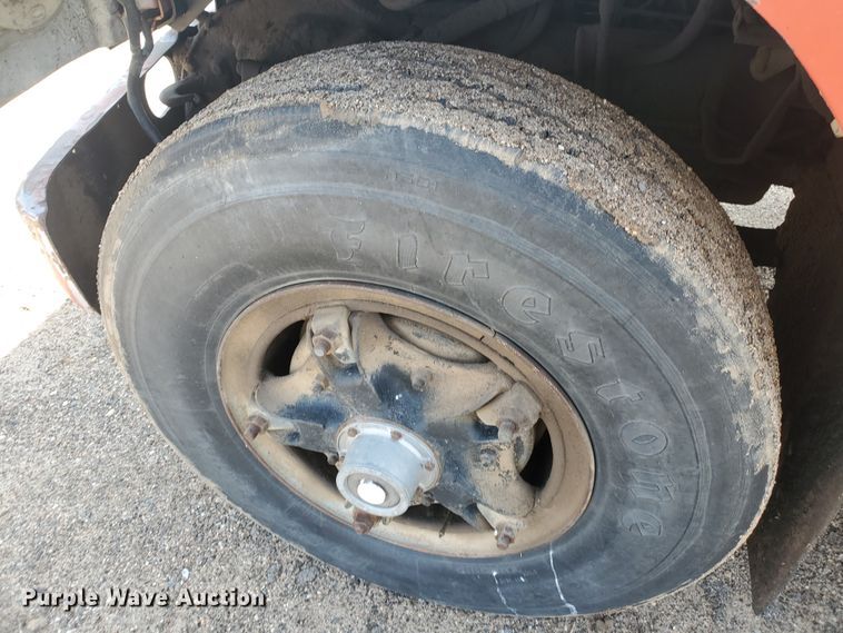 image for item JM9655 1980 International 1854  flatbed truck